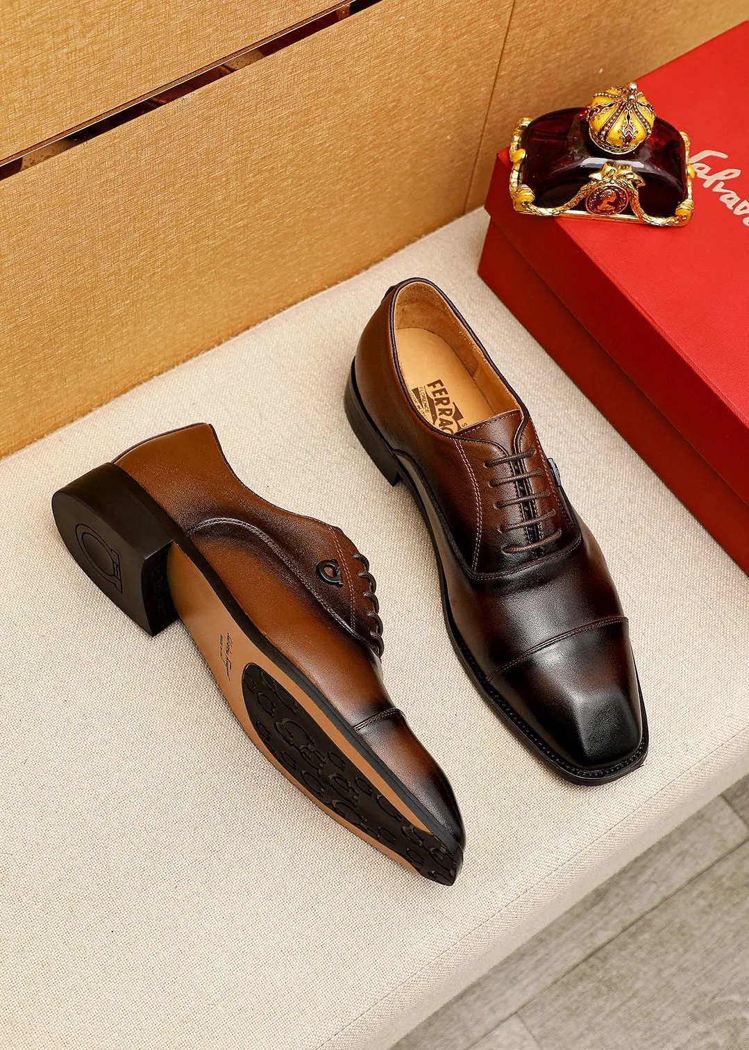 Men's shoes 💰480 💐 Product trademark: Ferragamo "Ferragamo" business leather shoes Regular size: 38-44 (45.46🉑️customized) Product materials: Selected imported calfskin upper, imported water-dyed cowhide leather lining. Strong three-dimensional visual effect, rubber outsole Color: 2⃣️colors available